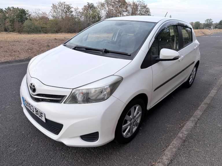 Toyota, YARIS, Hatchback, 2013, Manual, 1329 (cc), 5 doors