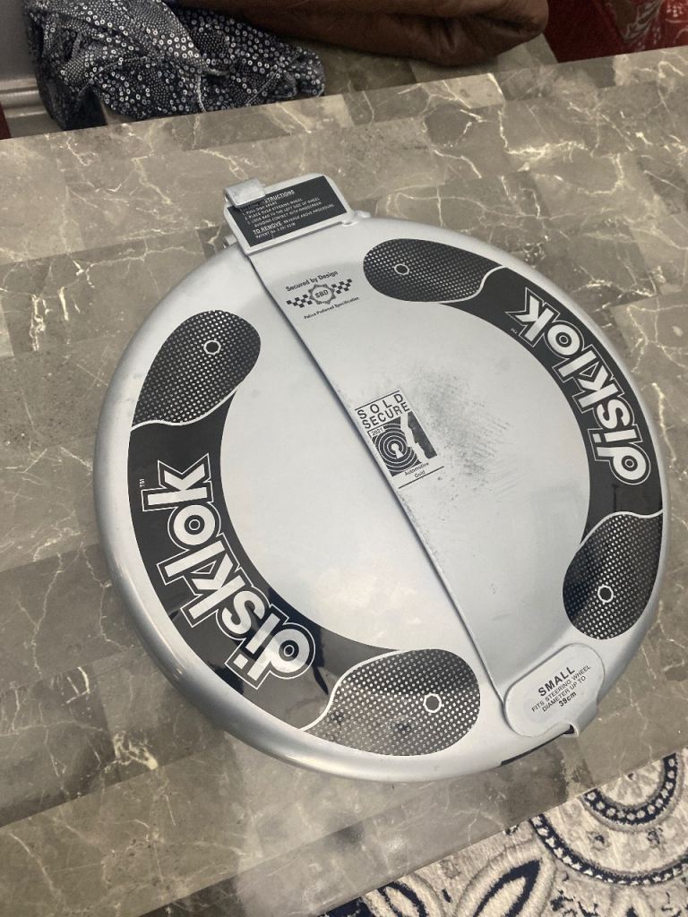 High security steering wheel lock 