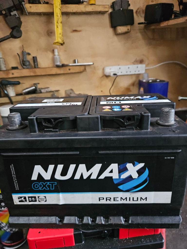 Car battery.  096 /  100. 