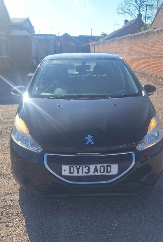 Peugeot, 208, Hatchback, 2013, Manual, 1199 (cc), 5 doors