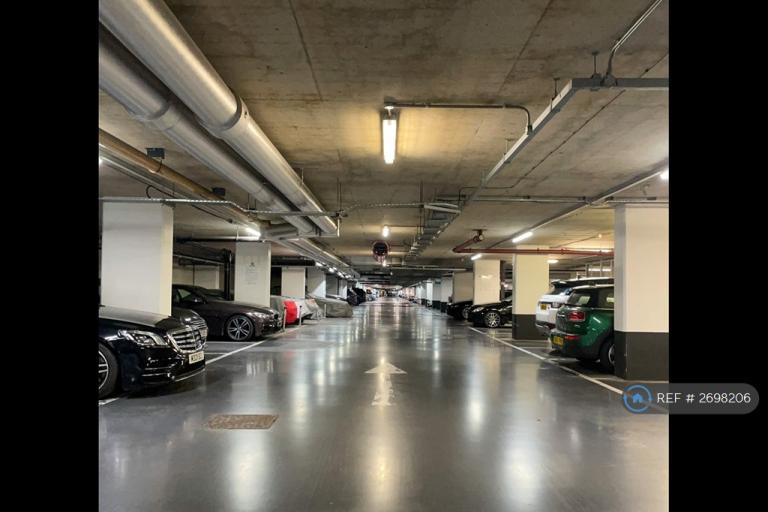 2 bedroom flat in Juniper Drive, London, SW18 (2 bed) (#2698206)