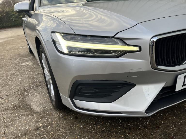 VOLVO V60 2.0 Momentum Plus D3 Silver Manual Diesel 2019