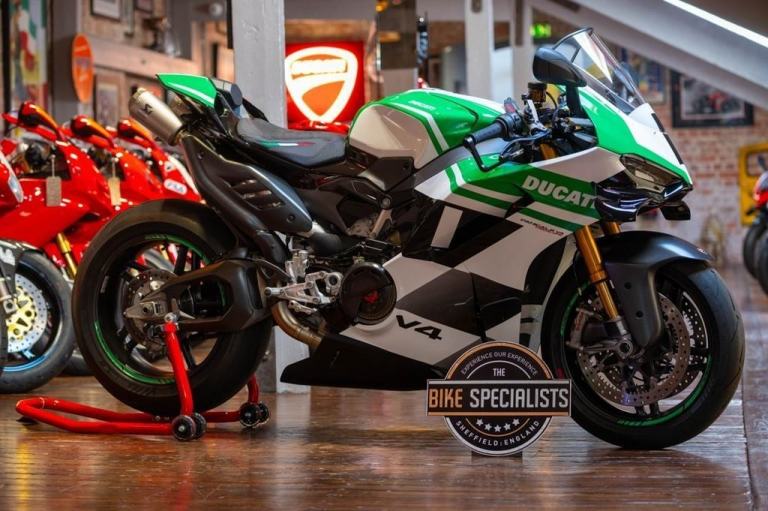 Ducati Panigale V4 *The Ultimate Tricolore - Full Akrapovic Race Exhaust