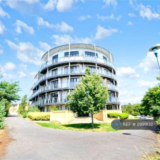 2 bedroom flat in Fieldfare Lane, Greenhithe, DA9 (2 bed) (#2999132)
