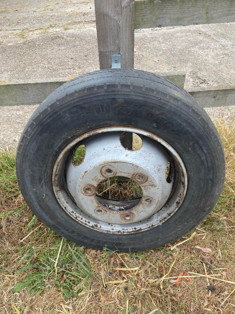 Iveco 75e17 wheels