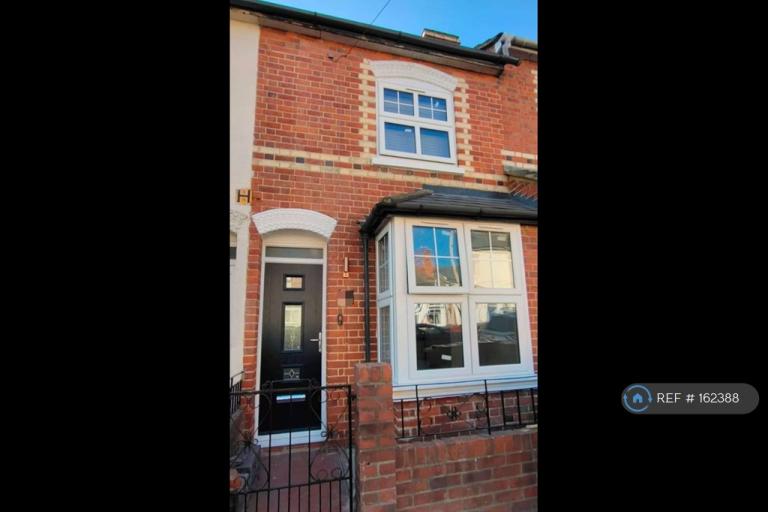3 bedroom house in Clarendon Road, Reading, RG6 (3 bed) (#162388)