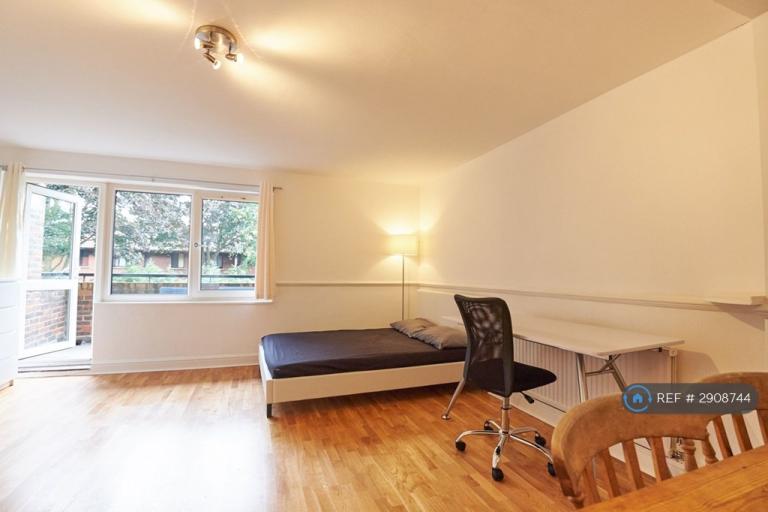 3 bedroom flat in Cowdenbeath Path, London, N1 (3 bed) (#2908744)