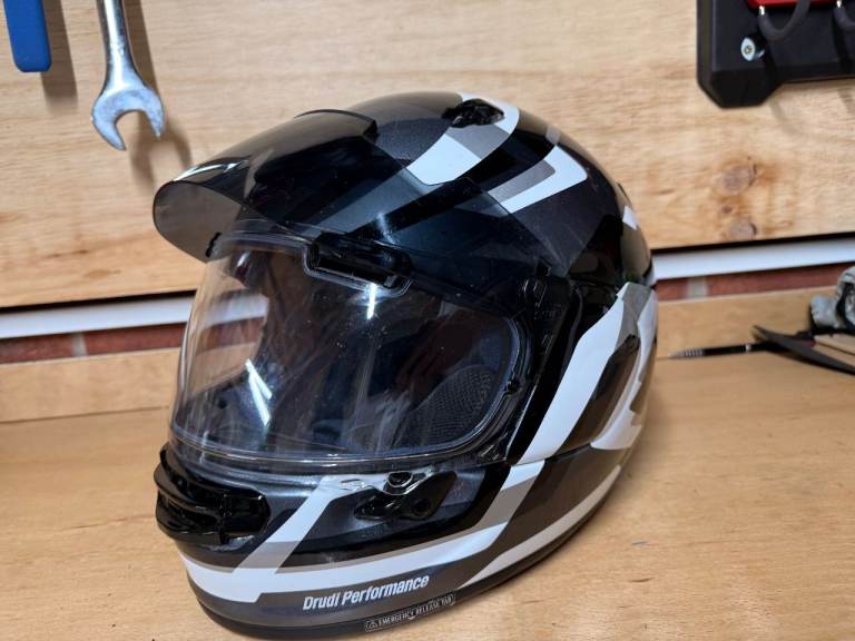 Arai Quantic Helmet M