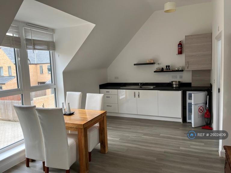 Studio flat in Osprey Drive, Trumpington, Cambridge, CB2 (#2922409)