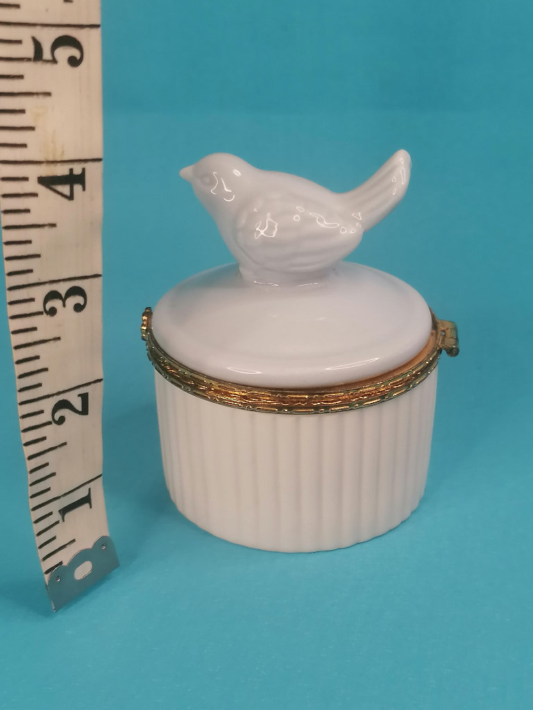 4-inch Vintage trinket box white& gold colour style bird pot.