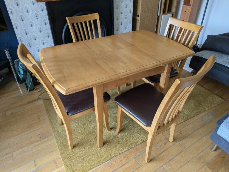 Extendable solid wood Dinning table and 4 chairs