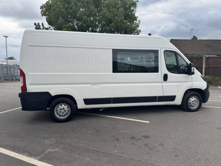 2020 Peugeot Boxer 2.0 BlueHDi 335 Built for Business Professional Crew Van 5dr Diesel Manual  PA...