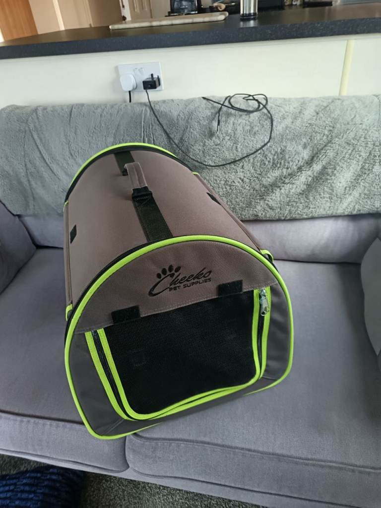 Pet carrier 