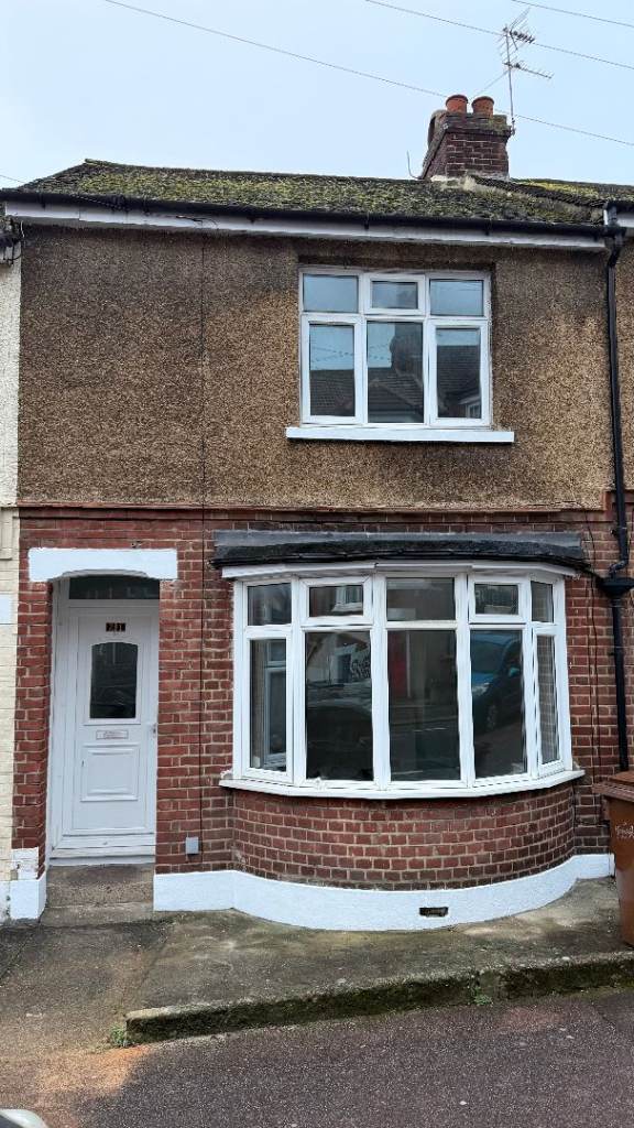 3 bed house for rent in Rochester Street, Chatham , £1400 PCM