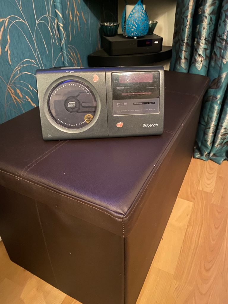 Clock radio, cd player 