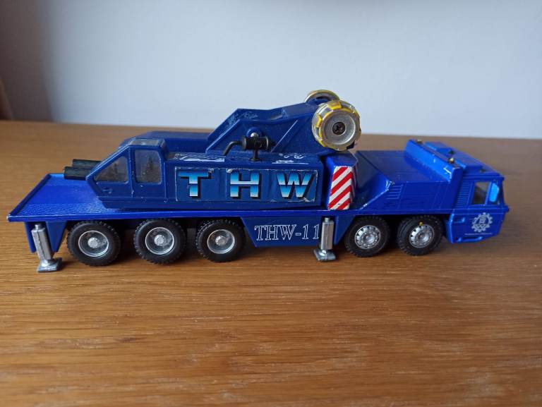 Maisto THW Hydraulic Crane Truck Diecast Model