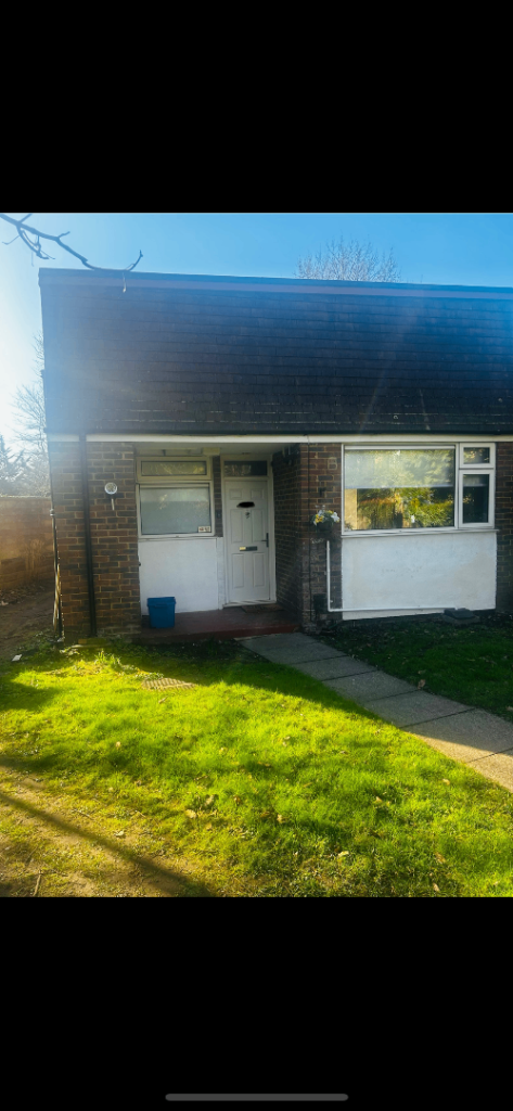 1 bed bungalow for 2 bed house in SW London 
