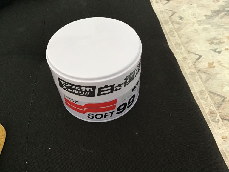 Soft 99 car wax for white pearlescent 