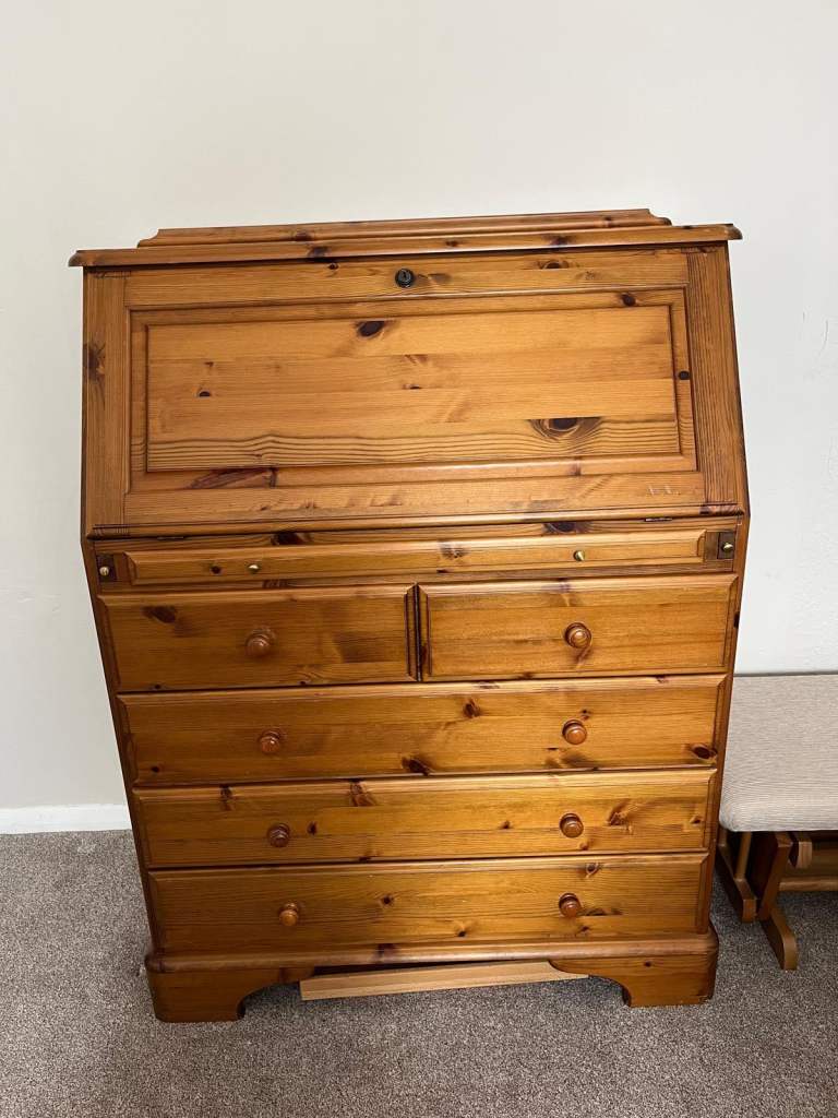 Writing desk with storage 