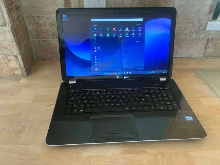 HP 17.3" Laptop WIN 11/Activated Office, (MINT UNMARKED CONDITION) i3, 8Gb Ram, 500Gb HDD