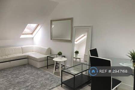3 bedroom flat in Rannoch Road, London, W6 (3 bed) (#2947168)