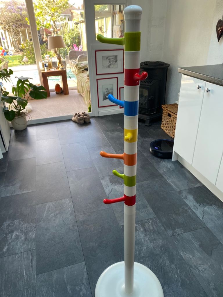 Child’s cloths stand 