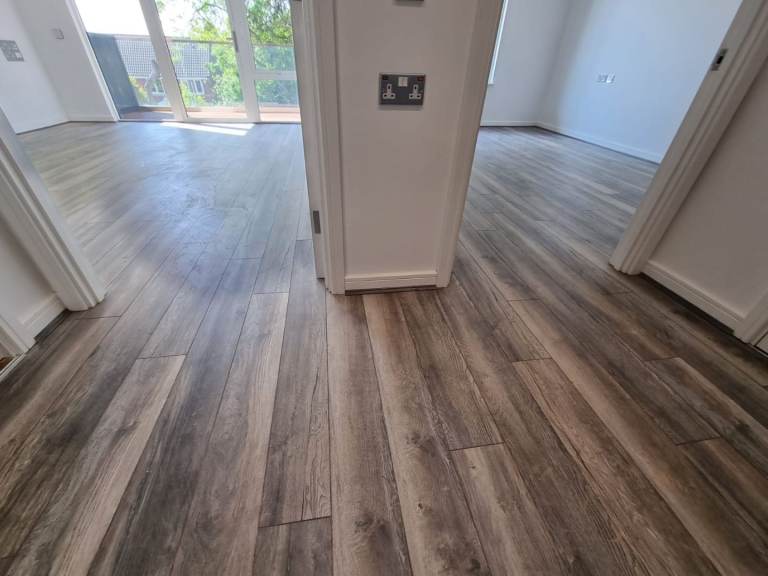 Laminate wood effect 10mm superior ac5 rated 