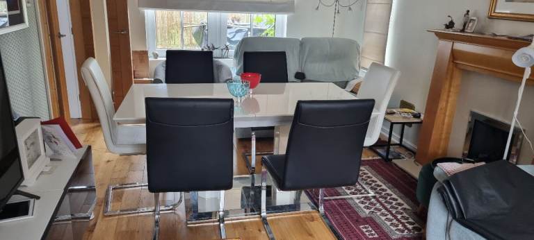 Modern dining table and 6 chairs