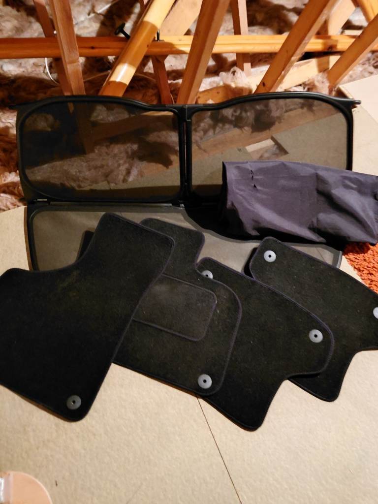 Wind deflector for Audi A3 Convertible also 4 car mats