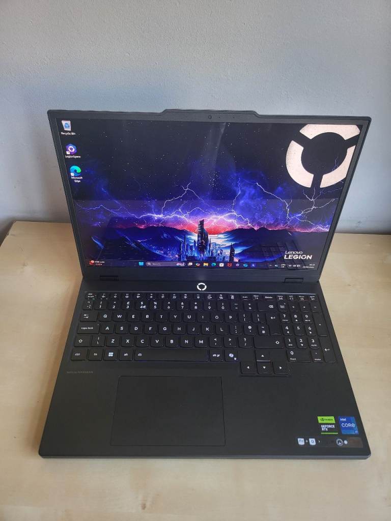 Lenovo Legion 5 (2025) 15" OLED Core i7 13th Gen RTX 5060 1TB SSD 16GB RAM Gaming Laptop