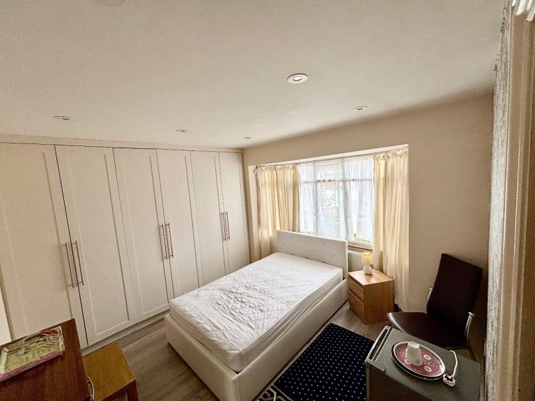 *** Double Room - Address: Cedar Avenue, Enfield EN3