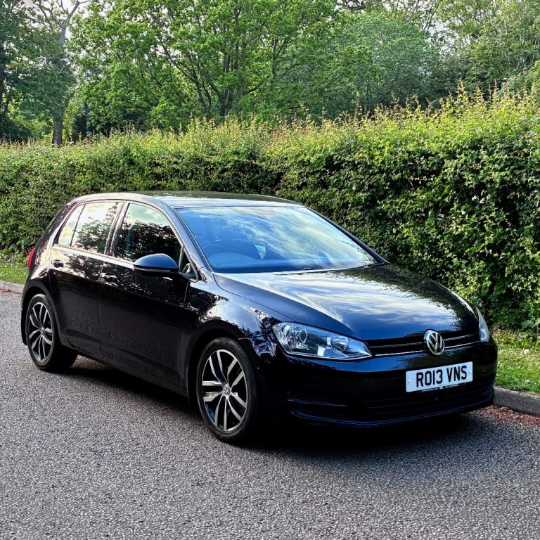 2013 VOLKSWAGEN GOLF BLUEMOTION TECH SE - £20 YEAR TAX - 74 MPG - SELF PARKING - FULL HISTORY