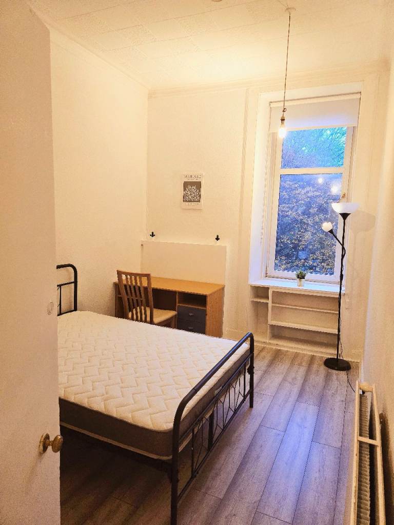 Flatshare Double Room- G4 9DA Woodlands- £800PCM (Bills Included)