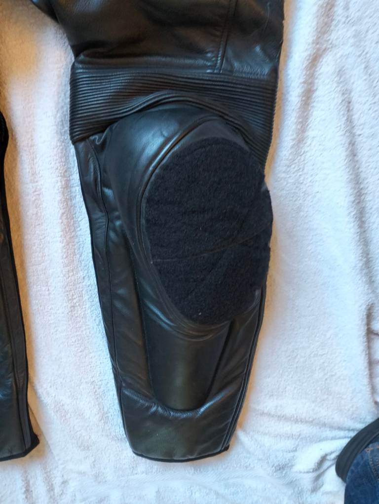 Dainese Mens Motorcycle Leather Trousers S 32" W EU 50 shin & knee armour