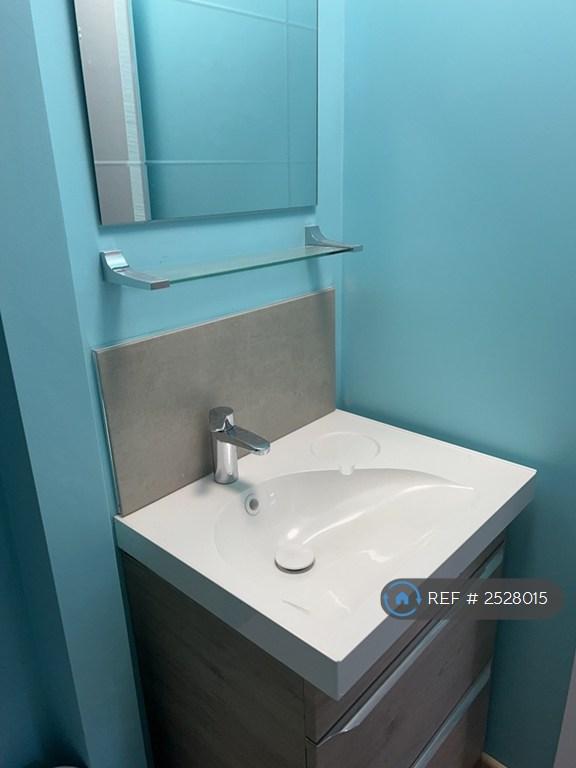 Studio flat in Armley, Leeds, LS12 (#2528015)