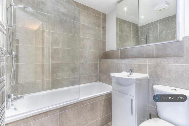 2 bedroom flat in Raven Row, London, E1 (2 bed) (#2395718)