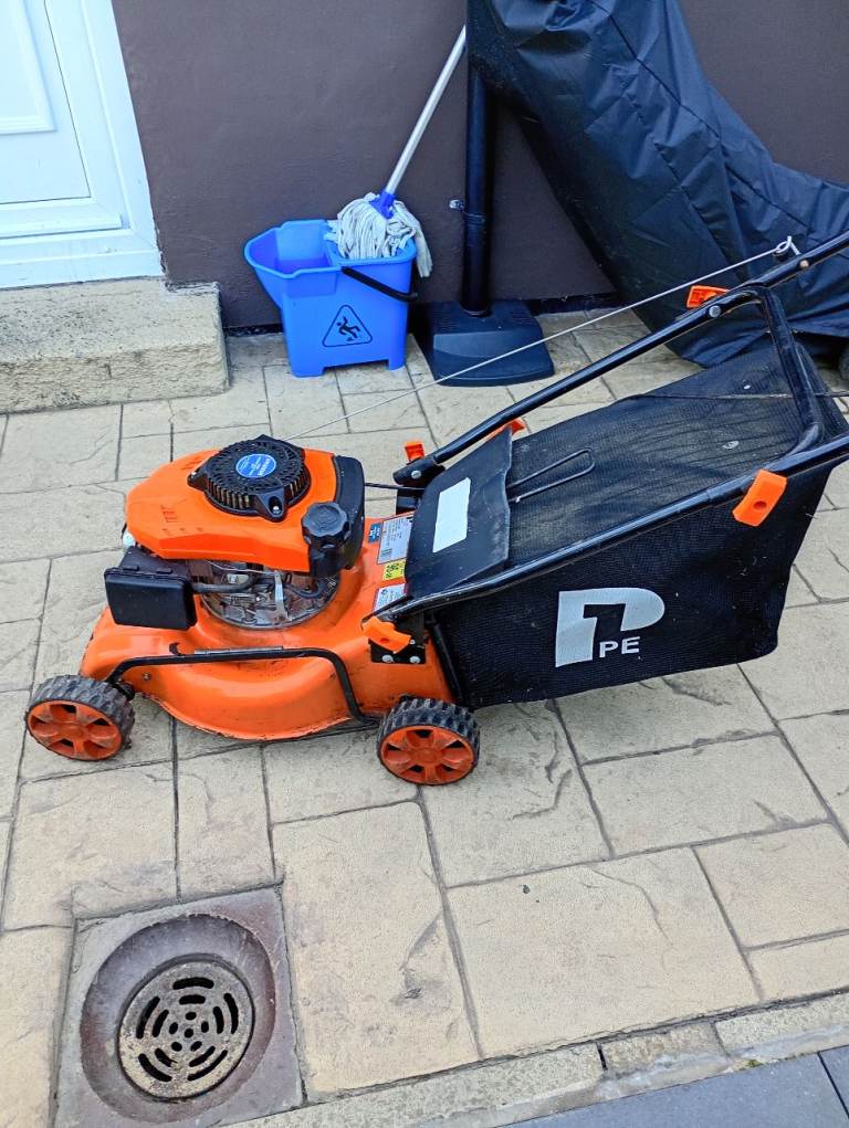 Hyundai Petrol Lawnmower – Orange, Good Condition