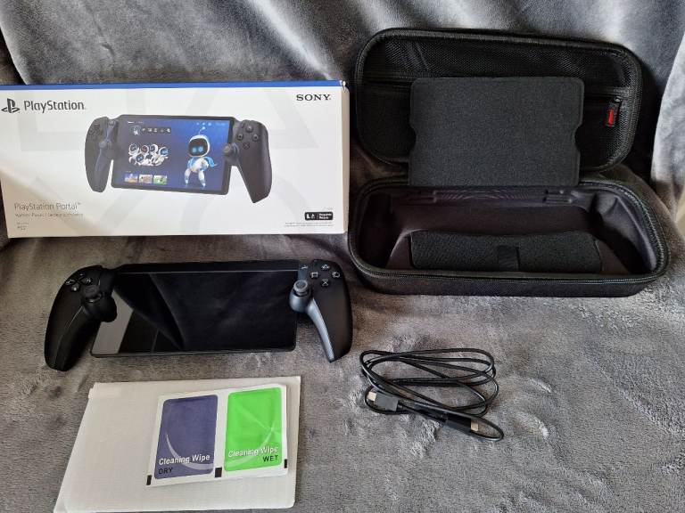 Playstation Portal - Midnight Black with hard shell carry case