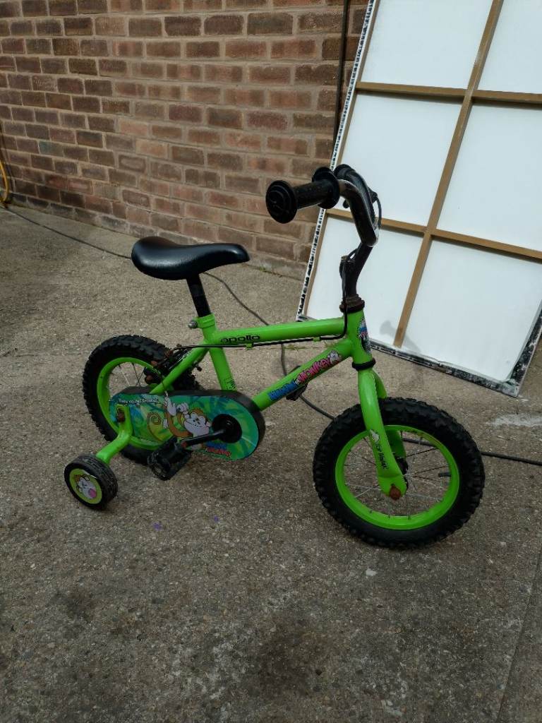 Kids bike with stabilisers 