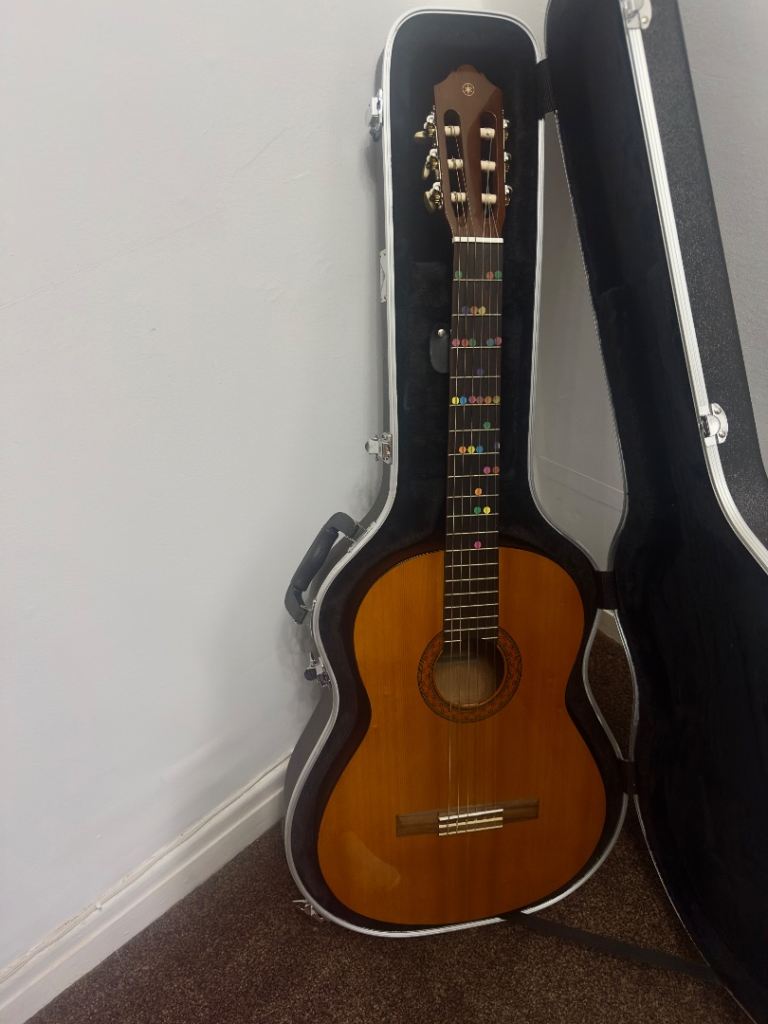 Yamaha C40 Acoustic Guitar with case 