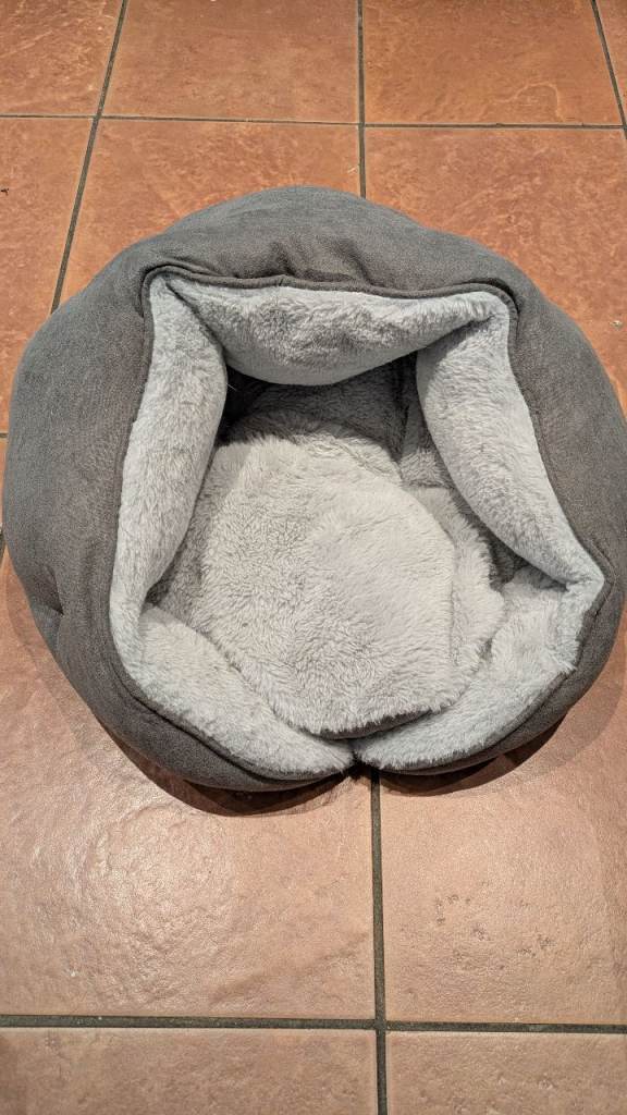 Fluffy cat bed