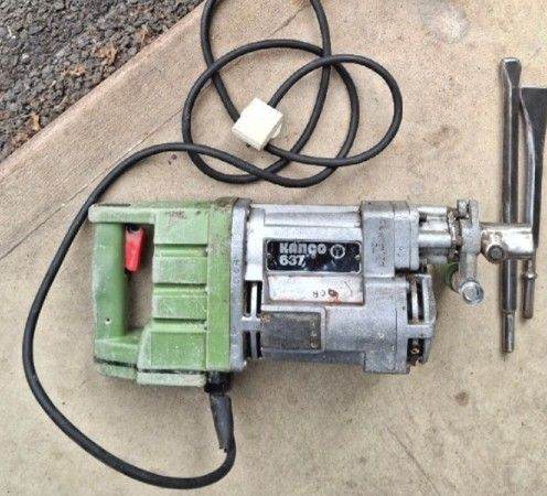 Kango 637 240v Breaking Hammer with Two Chisels