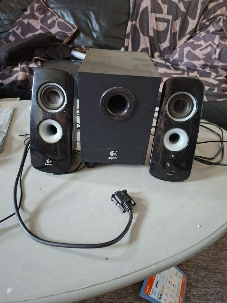 Logitech 2.1 Speaker System with Subwoofer – Good Condition