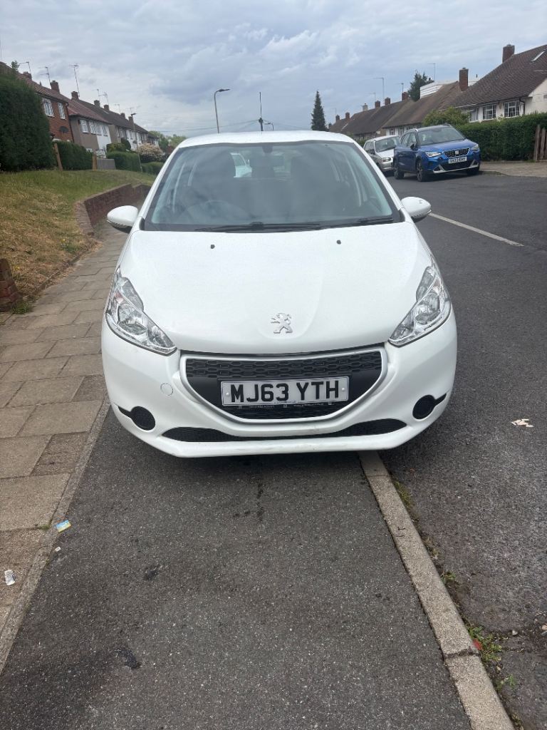 Peugeot, 208, Hatchback, 2013, Manual, 1199 (cc), 5 doors