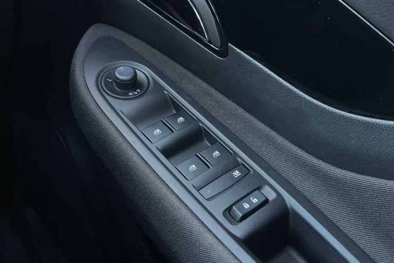 2017 Vauxhall Mokka X 1.4T Design Nav 5dr HATCHBACK PETROL Manual