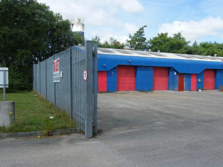 Multi use unit - shared yard area no extra cost -available to let in Durham £160 per week 
