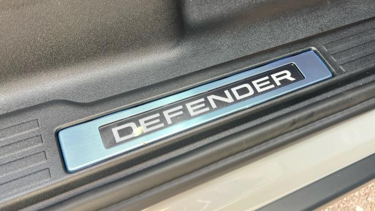 2026 Land Rover Defender 3.0 D350 X-Dynamic HSE 90 SAVING 3 500 GBP WHEN FU