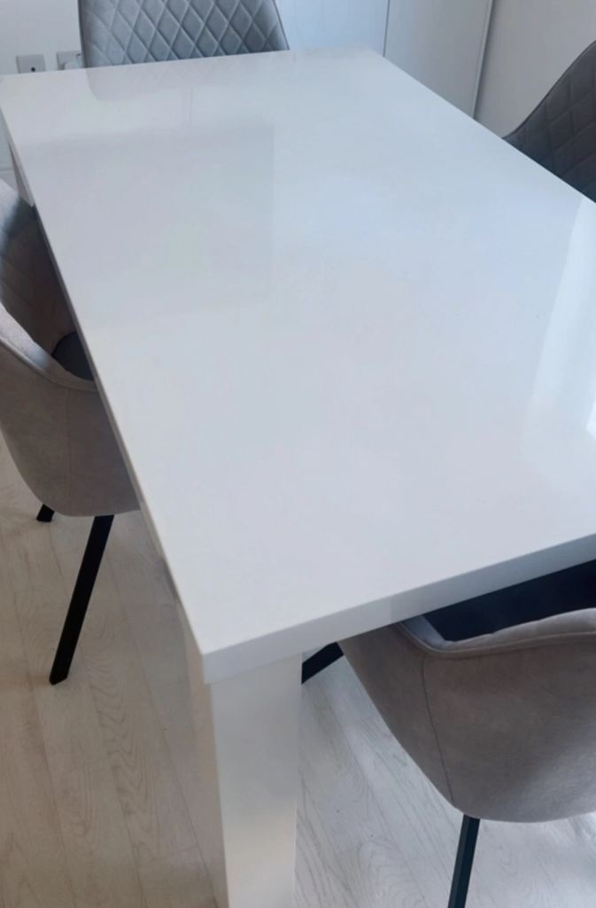 High Gloss Dinning table 