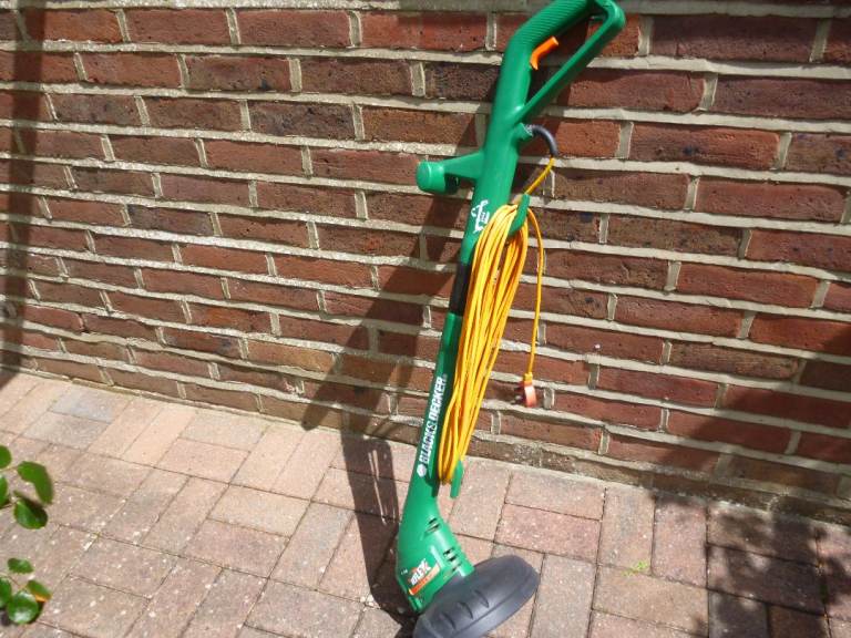 Black and Decker Strimmer