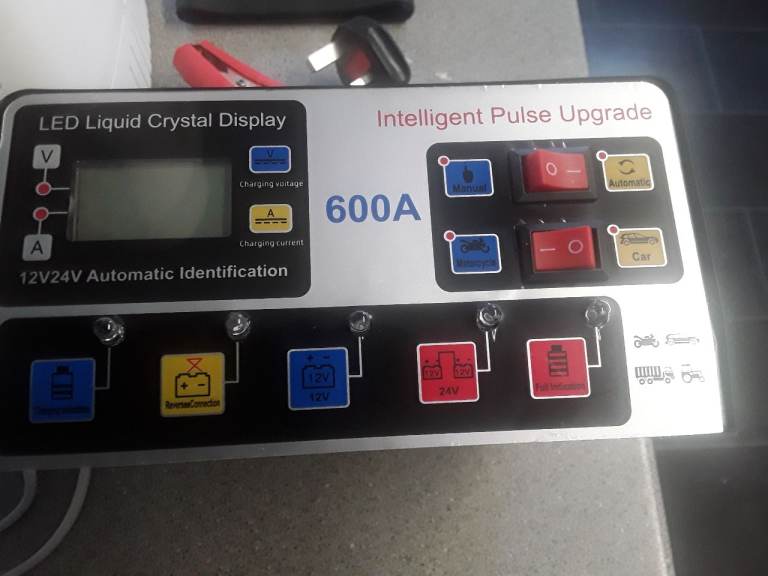 Vehicle battery charger 12v or 24v as led display heavy duty croc clips  600 a new bargain 